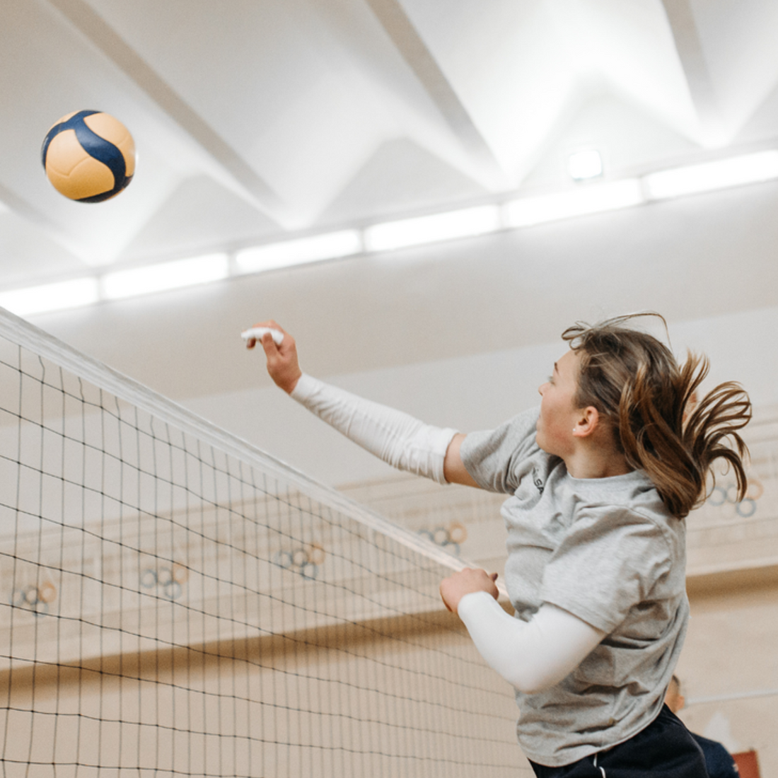 Chicago, IL: Volleyball Ladder League at The Sport House | Winter 2026